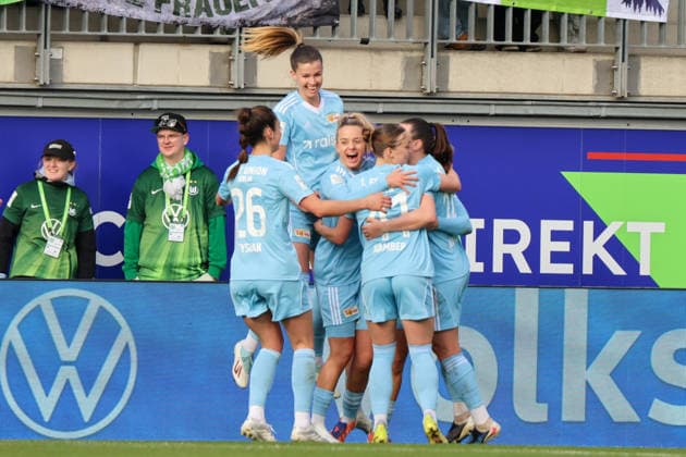 Wolfsburg, Deutschland: 29. März 2026 - 1. Frauen Bundesliga - 22. Spieltag - VfL Wolfsburg vs. Union Berlin Im Bild: Torschützin Tanja Pawollek (Union Berlin), verdeckt im Bild macht das Tor zum 3:1 für Berlin und jubelt mit ihren Mannschaftskolleginnen Copyright: HMBxMedia MadeleinexFantini