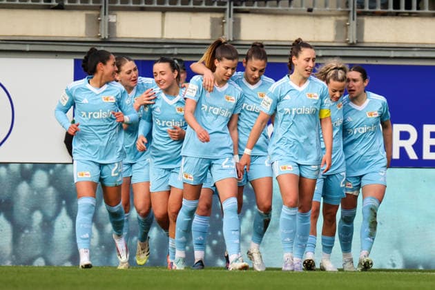 Wolfsburg, Deutschland: 29. März 2026 - 1. Frauen Bundesliga - 22. Spieltag - VfL Wolfsburg vs. Union Berlin Im Bild: v.li. die Dritte Torschützin Tanja Pawollek (Union Berlin) macht das Tor zum 3:1 für Berlin und jubelt mit ihren Mannschaftskolleginnen Copyright: HMBxMedia MadeleinexFantini