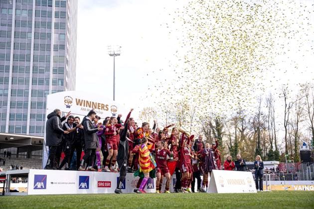 Switzerland: AXA Womens Cup Final 2025 26, BSC YB Frauen vs Servette FC Chenois Feminin - Schutzenwiese, Winterthur: Servette FC Chenois Feminin lifting the trophy after winning the match Winterthur Winterthur Switzerland, March 29 Winterthur Switzerland Copyright: xPriscilaxBütlerx xSteinsiek.chx