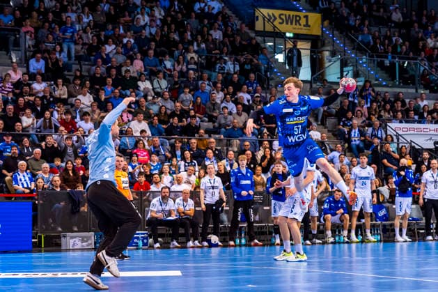 DAIKIN Handball Bundesliga: TVB Stuttgart vs. TBV Lemgo Lippe; 29.03.2026 Stuttgart, GERMANY - 29. März 2026: Jakob Nigg (TVB Stuttgart, 57) beim Tor gegen Constantin Möstl (TBV Lemgo Lippe, 1) während dem Match zwischen dem TVB Stuttgart und dem TBV Lemgo Lippe am 26. Spieltag der Daikin Handball Bundesliga in der Porsche-Arena. Copyright: xBEAUTIFULxSPORTS Steinx