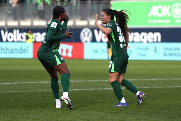 VfL vs. Berlin, BL Frauen Wolfsburg, 29.03.2026, Fußball, Frauen, Google Pixel Bundesliga, Saison 2025 2026, VfL Wolfsburg vs FC Union Berlin, Judit Pujols (VfL Wolfsburg) jubelt mit Lineth Beerensteyn (VfL Wolfsburg) nach ihrem Tor zum 3:3 AOK Stadion Niedersachsen Deutschland