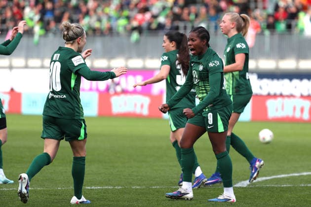 VfL vs. Berlin, BL Frauen Wolfsburg, 29.03.2026, Fußball, Frauen, Google Pixel Bundesliga, Saison 2025 2026, VfL Wolfsburg vs FC Union Berlin, Judit Pujols (VfL Wolfsburg) jubelt mit der Mannschaft nach ihrem Tor zum 3:3 AOK Stadion Niedersachsen Deutschland