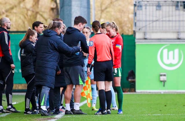 Deutschland: Frauen-Bundesliga 2025 2026, 22. Spieltag - VfL Wolfsburg VS 1. FC Union Berlin - AOK Stadion (Wolfsburg): Janina Minge (VfL Wolfsburg Frauen, 6) Wolfsburg Copyright: xAymanxAlahmedx