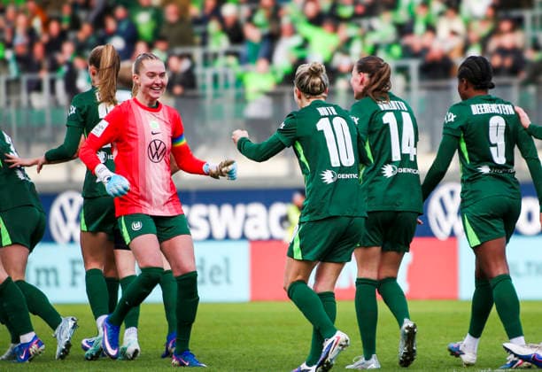 Deutschland: Frauen-Bundesliga 2025 2026, 22. Spieltag - VfL Wolfsburg VS 1. FC Union Berlin - AOK Stadion (Wolfsburg): Tor und Torjubel zum Svenja Huth (VfL Wolfsburg Frauen, 10) Lineth Beerensteyn (VfL Wolfsburg Frauen, 9) Smilla Vallotto (VfL Wolfsburg Frauen, 14) Janina Minge (VfL Wolfsburg Frauen, 6) Wolfsburg Copyright: xAymanxAlahmedx