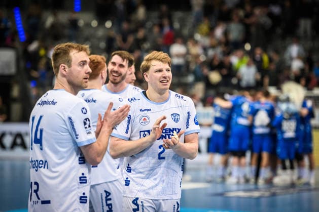 Lukas Hutecek (TBV Lemgo Lippe, 02), Bobby Schagen (TBV Lemgo Lippe, 14) und Team freuen sich nach Aufholjagd gegen den TVB Stuttgart ueber das Unentschieden GER, TVB Stuttgart - TBV Lemgo Lippe, DAIKIN HBL, Handball, Bundesliga, 26. Spieltag, Spielzeit 2025 2026, 29.03.2026 GER, TVB Stuttgart - TBV Lemgo Lippe, DAIKIN HBL, Handball, Bundesliga, 26. Spieltag, Spielzeit 2025 2026, 29.03.2026 Stuttgart Copyright: xSandyxDinkelackerx EP_SDR