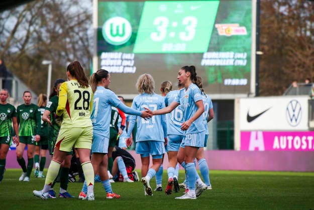 Deutschland: Frauen-Bundesliga 2025 2026, 22. Spieltag - VfL Wolfsburg VS 1. FC Union Berlin - AOK Stadion (Wolfsburg): Nadine Böhi Nadine Boehi (1. FC Union Berlin Frauen, 28) Jenny Hipp (1. FC Union Berlin Frauen, 27) Marina Georgieva (1. FC Union Berlin Frauen, 16) Wolfsburg Copyright: xAymanxAlahmedx