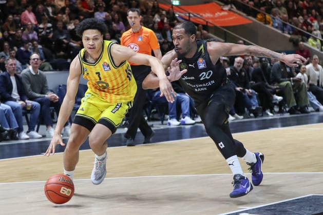 29.03.2026, xgox, Basketball - easyCredit BBL Basketball Loewen Braunschweig - Alba Berlin emspor, v.l. Jack Kayil (Alba Berlin, 7) , Bryant Crawford (Braunschweig, 20) Zweikampf, Duell, Kampf, tackle Braunschweig