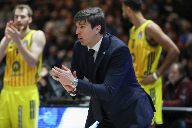 29.03.2026, xgox, Basketball - easyCredit BBL Basketball Loewen Braunschweig - Alba Berlin emspor, v.l. Pedro Calles (Alba Berlin, Trainer) gibt Anweisungen, gestikuliert mit den Armen, gesticulate, gives instructions Braunschweig