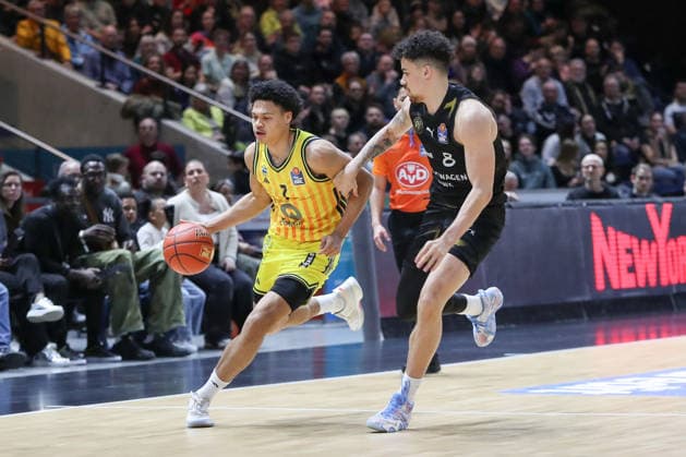 29.03.2026, xgox, Basketball - easyCredit BBL Basketball Loewen Braunschweig - Alba Berlin emspor, v.l. Jack Kayil (Alba Berlin, 7), Joshua Obiesie (Braunschweig, 8) Zweikampf, Duell, Kampf, tackle Braunschweig