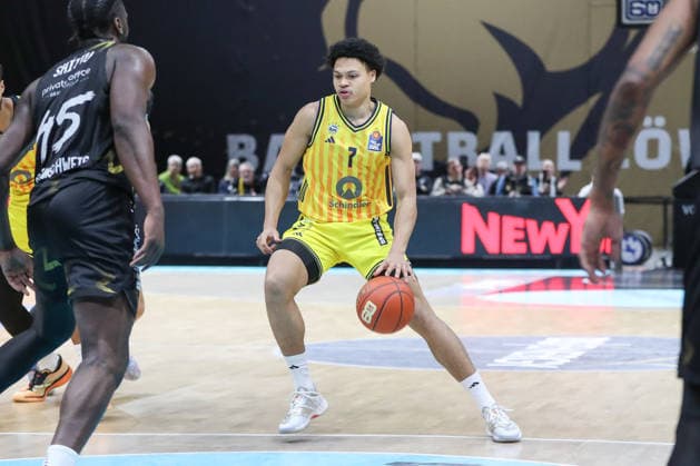 29.03.2026, xgox, Basketball - easyCredit BBL Basketball Loewen Braunschweig - Alba Berlin emspor, v.l. Jack Kayil (Alba Berlin, 7) am Ball, plays the ball Braunschweig