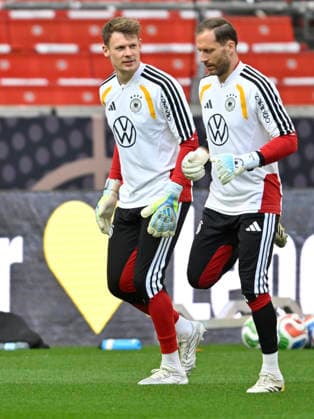 Torwart Alexander Nuebel GER (12) (links) Torwart Oliver Baumann GER (01) Aufwaermen Training iam 29.03.2026 m Vorfeld des DFB Laenderspiel Deutschland GER vs Ghana GHA Freundschatsspiel Testspiel am 30.03.2026 DFL REGULATIONS PROHIBIT ANY USE OF PHOTOGRAPHS AS IMAGE SEQUENCES AND OR QUASI-VIDEO DFB Laenderspiel Deutschland GER vs Ghana GHA