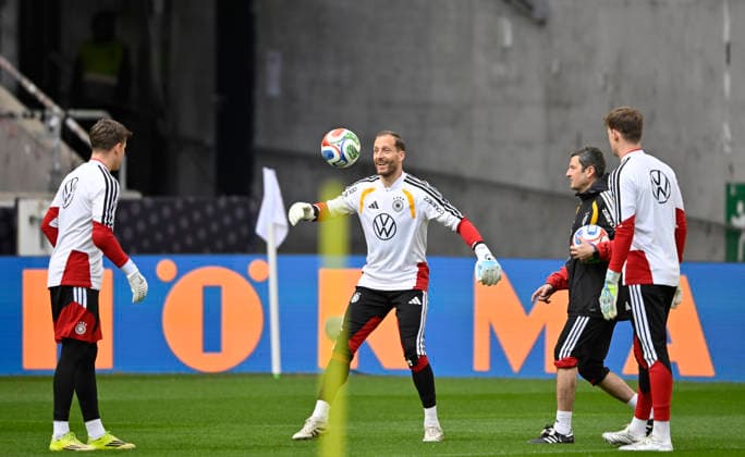 Torwart Oliver Baumann GER (01) Torwart Alexander Nuebel GER (12) Torwart Finn Dahmen GER (21) Aktion Aufwaermen Training iam 29.03.2026 m Vorfeld des DFB Laenderspiel Deutschland GER vs Ghana GHA Freundschatsspiel Testspiel am 30.03.2026 DFL REGULATIONS PROHIBIT ANY USE OF PHOTOGRAPHS AS IMAGE SEQUENCES AND OR QUASI-VIDEO DFB Laenderspiel Deutschland GER vs Ghana GHA