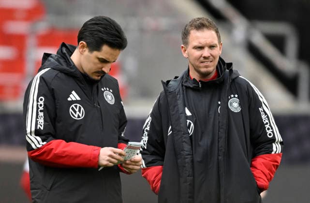 Bundestrainer Trainer Coach Julian Nagelsmann GER im Gespraech Diskussion mit Co-Trainer Coach Benjamin Glueck GER Zettel Aufwaermen Training iam 29.03.2026 m Vorfeld des DFB Laenderspiel Deutschland GER vs Ghana GHA Freundschatsspiel Testspiel am 30.03.2026 DFL REGULATIONS PROHIBIT ANY USE OF PHOTOGRAPHS AS IMAGE SEQUENCES AND OR QUASI-VIDEO DFB Laenderspiel Deutschland GER vs Ghana GHA
