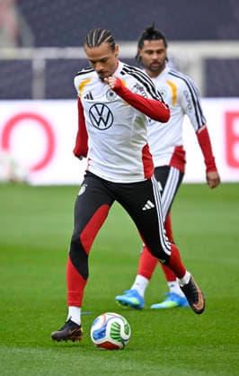 Leroy Sane GER (19) Aktion am Ball Serge Gnabry GER (20) Aufwaermen Training iam 29.03.2026 m Vorfeld des DFB Laenderspiel Deutschland GER vs Ghana GHA Freundschatsspiel Testspiel am 30.03.2026 DFL REGULATIONS PROHIBIT ANY USE OF PHOTOGRAPHS AS IMAGE SEQUENCES AND OR QUASI-VIDEO DFB Laenderspiel Deutschland GER vs Ghana GHA