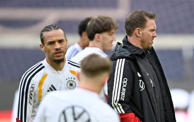 Leroy Sane GER (19) dahinter Bundestrainer Trainer Coach Julian Nagelsmann GER Aufwaermen Training iam 29.03.2026 m Vorfeld des DFB Laenderspiel Deutschland GER vs Ghana GHA Freundschatsspiel Testspiel am 30.03.2026 DFL REGULATIONS PROHIBIT ANY USE OF PHOTOGRAPHS AS IMAGE SEQUENCES AND OR QUASI-VIDEO DFB Laenderspiel Deutschland GER vs Ghana GHA
