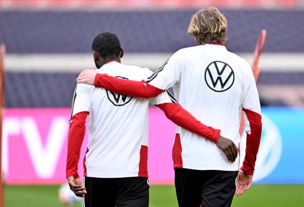 Antonio Ruediger GER (02) Nick Woltemade GER (11) von hinten Umarmung Gestik Geste Aufwaermen Training iam 29.03.2026 m Vorfeld des DFB Laenderspiel Deutschland GER vs Ghana GHA Freundschatsspiel Testspiel am 30.03.2026 DFL REGULATIONS PROHIBIT ANY USE OF PHOTOGRAPHS AS IMAGE SEQUENCES AND OR QUASI-VIDEO DFB Laenderspiel Deutschland GER vs Ghana GHA