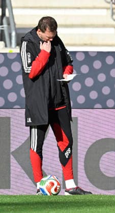 Bundestrainer Trainer Coach Julian Nagelsmann GER mit Zettel nachdenklich Aufwaermen Training iam 29.03.2026 m Vorfeld des DFB Laenderspiel Deutschland GER vs Ghana GHA Freundschatsspiel Testspiel am 30.03.2026 DFL REGULATIONS PROHIBIT ANY USE OF PHOTOGRAPHS AS IMAGE SEQUENCES AND OR QUASI-VIDEO DFB Laenderspiel Deutschland GER vs Ghana GHA