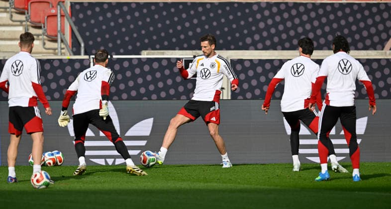 Leon Goretzka GER (08)Aktion am Ball Aufwaermen Training iam 29.03.2026 m Vorfeld des DFB Laenderspiel Deutschland GER vs Ghana GHA Freundschatsspiel Testspiel am 30.03.2026 DFL REGULATIONS PROHIBIT ANY USE OF PHOTOGRAPHS AS IMAGE SEQUENCES AND OR QUASI-VIDEO DFB Laenderspiel Deutschland GER vs Ghana GHA