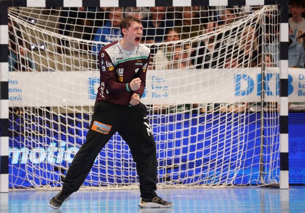 29.03.2026, Deutschland, Göppingen, Handball DAIKIN HBL, FRISCH AUF! Göppingen vs. HC Erlangen, Julian Buchele (FAG) jubelt, Jubel