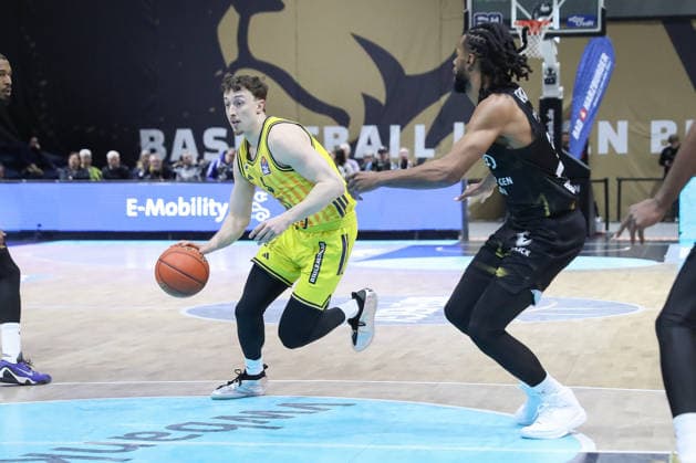 29.03.2026, xgox, Basketball - easyCredit BBL Basketball Loewen Braunschweig - Alba Berlin emspor, v.l. Alex O Conell (Alba Berlin, 3), Chip Fangian (Braunschweig, 30) Zweikampf, Duell, Kampf, tackle Braunschweig