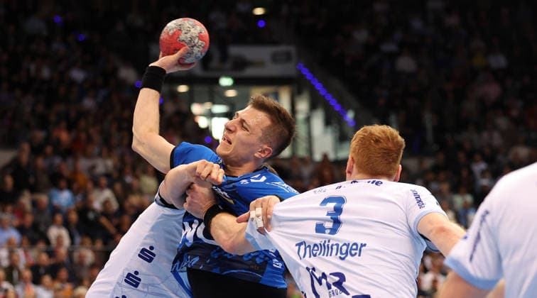 29.03.2026, Deutschland, Stuttgart, Handball Bundesliga, TVB Stuttgart vs. Lemgo Lippe, Simone Mengon (TVB, MIte), Nicolai Theilinger (Lemgo)