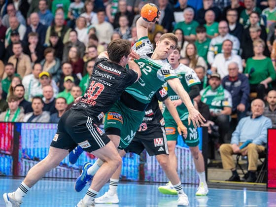 Martin Hanne (Frisch Auf Goeppingen, 42) im Duell mit Florian Scheerer (HC Erlangen, 10), Frisch Auf Goeppingen vs. HC Erlangen, Handball, 1. Bundesliga, Herren, Spielzeit 2025 2026, 29.03.2026, Frisch Auf Goeppingen vs. HC Erlangen, Handball, 1. Bundesliga, Herren, Spielzeit 2025 2026, 29.03.2026 Goeppingen Copyright: xEibner-Pressefoto MichaelxSchmidx EP_MST