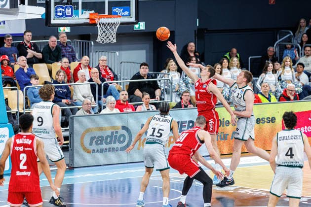 Richard Balint (BMA365 Bamberg Baskets, 11), Marten Linssen (Vet-Concept Gladiators Trier, 12), Jordan Roland (Vet-Concept Gladiators Trier, 15), Daniel Keppeler (BMA365 Bamberg Baskets, 31), BMA365 Bamberg Baskets vs. Vet-Concept Gladiators Trier, Basketball, easyCredit BBL, 26. Spieltag, 29.03.2026 BMA365 Bamberg Baskets vs. Vet-Concept Gladiators Trier, Basketball, easyCredit BBL, 26. Spieltag, 29.03.2026 Bamberg Copyright: xEibner-Pressefoto G.xSantemizx EP_EER
