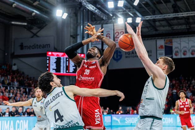 Clay Guillozet (Vet-Concept Gladiators Trier, 04), Ejiofor Onu (BMA365 Bamberg Baskets, 35), Marten Linssen (Vet-Concept Gladiators Trier, 12), BMA365 Bamberg Baskets vs. Vet-Concept Gladiators Trier, Basketball, easyCredit BBL, 26. Spieltag, 29.03.2026 BMA365 Bamberg Baskets vs. Vet-Concept Gladiators Trier, Basketball, easyCredit BBL, 26. Spieltag, 29.03.2026 Bamberg Copyright: xEibner-Pressefoto G.xSantemizx EP_EER