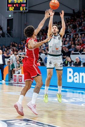 Demarcus Demonia (BMA365 Bamberg Baskets, 08), Clay Guillozet (Vet-Concept Gladiators Trier, 04), BMA365 Bamberg Baskets vs. Vet-Concept Gladiators Trier, Basketball, easyCredit BBL, 26. Spieltag, 29.03.2026 BMA365 Bamberg Baskets vs. Vet-Concept Gladiators Trier, Basketball, easyCredit BBL, 26. Spieltag, 29.03.2026 Bamberg Copyright: xEibner-Pressefoto G.xSantemizx EP_EER