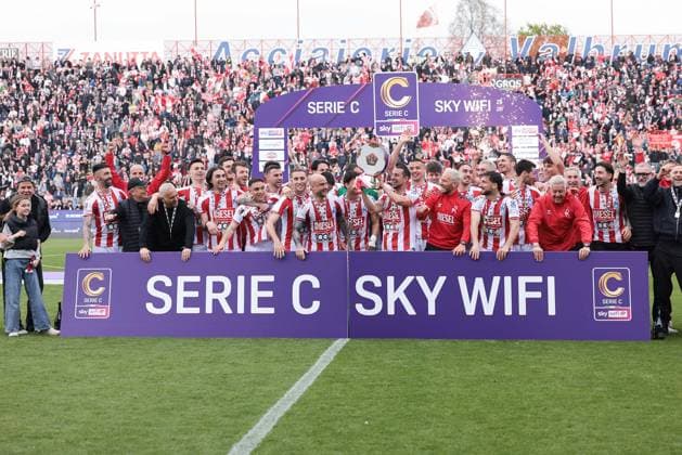 L.R. Vicenza s players celebrate their victory at the end of the match during the match of 34th day of the Serie C Championship between L.R. Vicenza vs Union Brescia at the Romeo Menti Stadium on 29 March 2026 in Vicenza, VI.  Copyright: xEmanuelexPennacchio IPAxSportx xipa-agency.netx xx IPA_73607952 IPA_Agency_IPA73607952