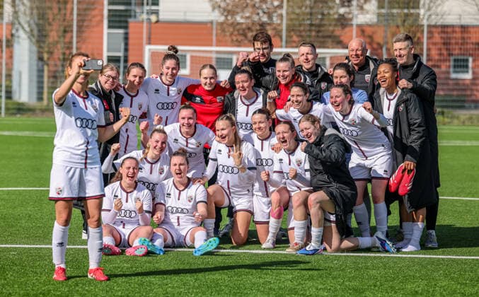 GER, Frankfurt, Eintracht Frankfurt II vs FC Ingolstadt, 2. Frauen Bundesliga, Fussball, DFB, Spielzeit 2025 2026, Stadion am Brentanobad, 21. Spieltag im Bild: FC Ingolstadt Frauen, Freude und Emotionen nach dem Sieg, Jubel DFB DFL REGULATIONS PROHIBIT ANY USE OF PHOTOGRAPHS AS IMAGE SEQUENCES AND OR QUASI-VIDEO, 29.03.2026 Copyright: HMBxMedia HendrikxHamelau