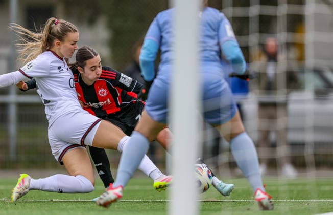 GER, Frankfurt, Eintracht Frankfurt II vs FC Ingolstadt, 2. Frauen Bundesliga, Fussball, DFB, Spielzeit 2025 2026, Stadion am Brentanobad, 21. Spieltag im Bild v.l.: Jana Mijatovic (FC Ingolstadt Frauen 21), Emma Memminger (Eintracht Frankfurt II 32), Zweikampf DFB DFL REGULATIONS PROHIBIT ANY USE OF PHOTOGRAPHS AS IMAGE SEQUENCES AND OR QUASI-VIDEO, 29.03.2026 Copyright: HMBxMedia HendrikxHamelau