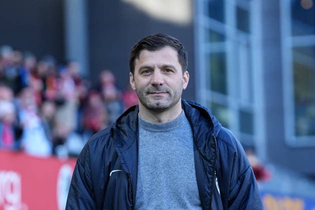 Edmond Kapllani (SC Freiburg, Trainer) , Deutschland, Fussball, GooglePixel Frauen-Bundesliga, 22.Spieltag, 2025 2026, SC Freiburg vs. TSG 1899 Hoffenheim, 29.03.2026, Dreisamstadion, Freiburg, Deutschland DFB REGULATIONS PROHIBIT ANY USE OF PHOTOGRAPHS AS IMAGE SEQUENCES AND OR QUASI-VIDEO. Freiburg Dreisamstadion Baden-Wuerttemberg Deutschland Copyright: xArnexAmbergx