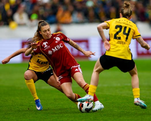 29.03.2026, SUI, Womens Cup Final 2026: BSC Young Boys Frauen vs Servette FC Chenois Feminin Asun Martinez (8, Servette FC Chenois Feminin) und Lisa Josten (24, BSC YB Frauen) Winterthur Stadion Schützenwiese Zürich Switzerland