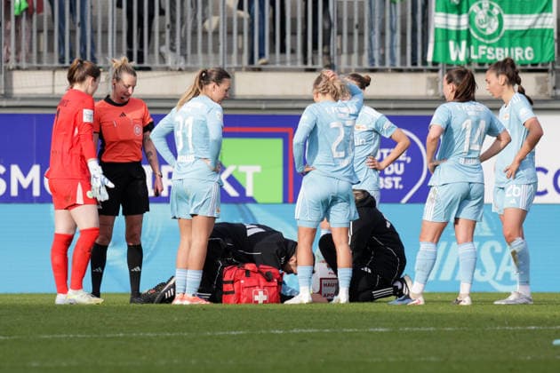 29.03.2026, xgrfx, Fussball Google Pixel Frauen-Bundesliga, VfL Wolfsburg - 1.FC Union Berlin v.l. Rote Karte, Stina Johannes (VfL Wolfsburg) (DFL DFB REGULATIONS PROHIBIT ANY USE OF PHOTOGRAPHS as IMAGE SEQUENCES and or QUASI-VIDEO) Wolfsburg