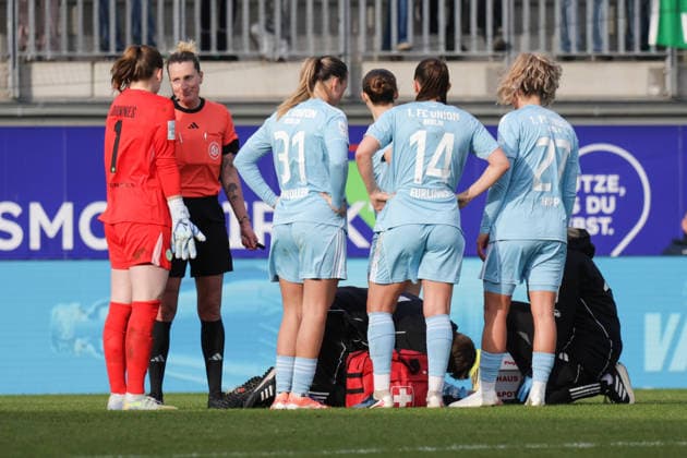 29.03.2026, xgrfx, Fussball Google Pixel Frauen-Bundesliga, VfL Wolfsburg - 1.FC Union Berlin v.l. Rote Karte, Stina Johannes (VfL Wolfsburg) (DFL DFB REGULATIONS PROHIBIT ANY USE OF PHOTOGRAPHS as IMAGE SEQUENCES and or QUASI-VIDEO) Wolfsburg