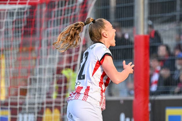 Jubel zum Tor zum 1:2 durch Lisa Kolb (SC Freiburg, 22) GER, SC Freiburg - TSG Hoffenheim, Frauen-Fussball, Google Pixel Frauen-Bundesliga, 22. Spieltag, Saison 2025 2026, 29.03.2026 DFB REGULATIONS PROHIBIT ANY USE OF PHOTOGRAPHS AS IMAGE SEQUENCES AND OR QUASI-VIDEO GER, SC Freiburg - TSG Hoffenheim, Frauen-Fussball, Google Pixel Frauen-Bundesliga, 22. Spieltag, Saison 2025 2026, 29.03.2026 Freiburg Copyright: xEibner-Pressefoto ThomasxHessx EP_THS