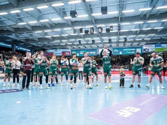 Die Mannschaft von Frisch Auf Goeppingen jubelt den Fans zu, Frisch Auf Goeppingen vs. HC Erlangen, Handball, 1. Bundesliga, Herren, Spielzeit 2025 2026, 29.03.2026, Frisch Auf Goeppingen vs. HC Erlangen, Handball, 1. Bundesliga, Herren, Spielzeit 2025 2026, 29.03.2026 Goeppingen Copyright: xEibner-Pressefoto MichaelxSchmidx EP_MST