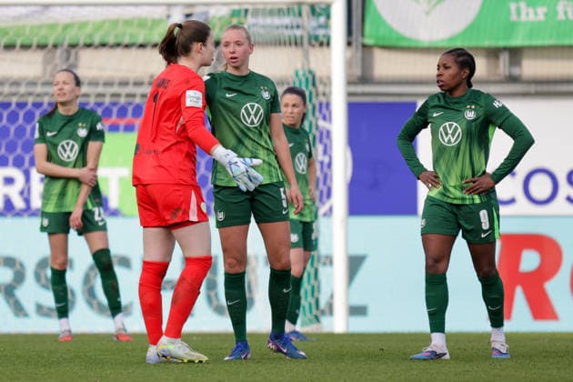29.03.2026, xgrfx, Fussball Google Pixel Frauen-Bundesliga, VfL Wolfsburg - 1.FC Union Berlin v.l. Rote Karte, Stina Johannes (VfL Wolfsburg) (DFL DFB REGULATIONS PROHIBIT ANY USE OF PHOTOGRAPHS as IMAGE SEQUENCES and or QUASI-VIDEO) Wolfsburg