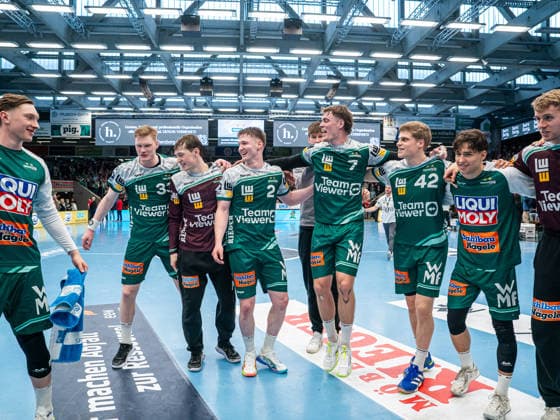 Die Mannschaft von Frisch Auf Goeppingen freut sich nach dem Sieg, Frisch Auf Goeppingen vs. HC Erlangen, Handball, 1. Bundesliga, Herren, Spielzeit 2025 2026, 29.03.2026, Frisch Auf Goeppingen vs. HC Erlangen, Handball, 1. Bundesliga, Herren, Spielzeit 2025 2026, 29.03.2026 Goeppingen Copyright: xEibner-Pressefoto MichaelxSchmidx EP_MST