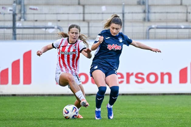Nia Szenk (SC Freiburg, 19), Janna Grimm (TSG Hoffenheim, 26) im Zweikampf um dn Ball. GER, SC Freiburg - TSG Hoffenheim, Frauen-Fussball, Google Pixel Frauen-Bundesliga, 22. Spieltag, Saison 2025 2026, 29.03.2026 DFB REGULATIONS PROHIBIT ANY USE OF PHOTOGRAPHS AS IMAGE SEQUENCES AND OR QUASI-VIDEO GER, SC Freiburg - TSG Hoffenheim, Frauen-Fussball, Google Pixel Frauen-Bundesliga, 22. Spieltag, Saison 2025 2026, 29.03.2026 Freiburg Copyright: xEibner-Pressefoto ThomasxHessx EP_THS