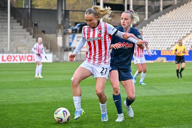 Sophie Nachtigall (SC Freiburg, 27) am Ball und im Duell mit Vanessa Diehm (TSG Hoffenheim, 06) GER, SC Freiburg - TSG Hoffenheim, Frauen-Fussball, Google Pixel Frauen-Bundesliga, 22. Spieltag, Saison 2025 2026, 29.03.2026 DFB REGULATIONS PROHIBIT ANY USE OF PHOTOGRAPHS AS IMAGE SEQUENCES AND OR QUASI-VIDEO GER, SC Freiburg - TSG Hoffenheim, Frauen-Fussball, Google Pixel Frauen-Bundesliga, 22. Spieltag, Saison 2025 2026, 29.03.2026 Freiburg Copyright: xEibner-Pressefoto ThomasxHessx EP_THS