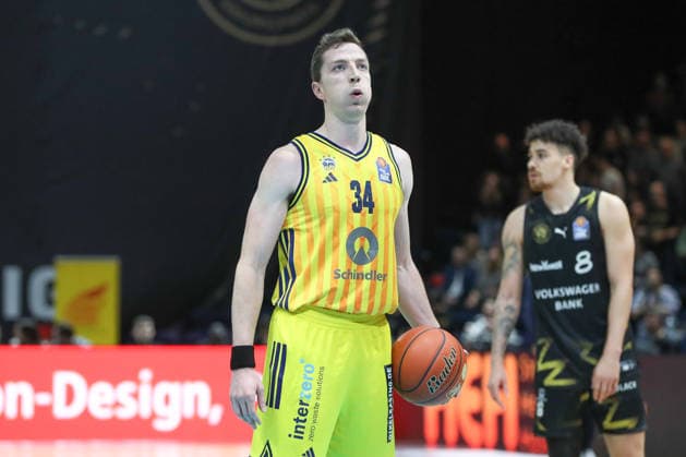 29.03.2026, xgox, Basketball - easyCredit BBL Basketball Loewen Braunschweig - Alba Berlin emspor, v.l. Justin Bean (Alba Berlin, 34) am Ball, plays the ball Braunschweig