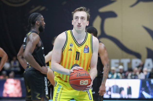 29.03.2026, xgox, Basketball - easyCredit BBL Basketball Loewen Braunschweig - Alba Berlin emspor, v.l. Moses Wood (Alba Berlin, 11) am Ball, plays the ball Braunschweig