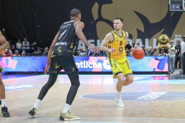 29.03.2026, xgox, Basketball - easyCredit BBL Basketball Loewen Braunschweig - Alba Berlin emspor, v.l. Philipp Hartwich (Braunschweig, 15) am Ball, plays the ball Braunschweig