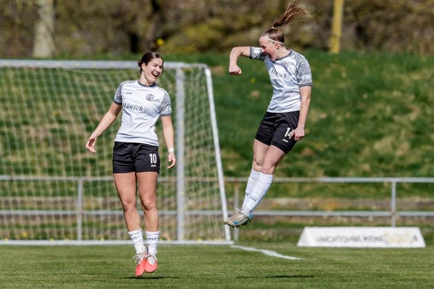 29.03.2026, Fußball, 2. Frauen-Bundesliga, 2025 2026, 21. Spieltag, SG 99 Andernach - SV Meppen Große Freude bei Torschützin Anouk Blaschka (10 Meppen) und Bente Marie Bode (14 Meppen). Andernach Stadion Rheinland-Pfalz Deutschland