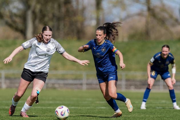 29.03.2026, Fußball, 2. Frauen-Bundesliga, 2025 2026, 21. Spieltag, SG 99 Andernach - SV Meppen Laura Bröring (6 Meppen) und Lisa Kossmann (SG 99 Andernach) im Zweikampf um den Ball. Andernach Stadion Rheinland-Pfalz Deutschland