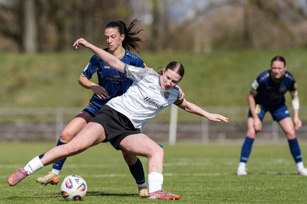 29.03.2026, Fußball, 2. Frauen-Bundesliga, 2025 2026, 21. Spieltag, SG 99 Andernach - SV Meppen Laura Bröring (6 Meppen) und Lisa Kossmann (SG 99 Andernach) im Zweikampf um den Ball. Andernach Stadion Rheinland-Pfalz Deutschland