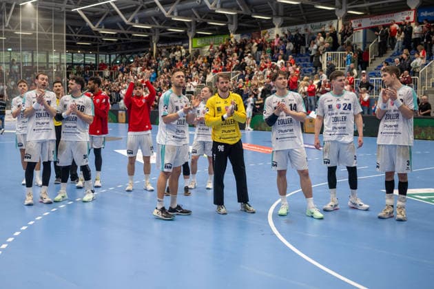 Die Bietigheimer Spieler bedanken sich bei ihren Fans fuer die Unterstuetzung. TuSEM Essen vs. SG BBM Bietigheim, Handball, 2. HBL, 25. Spieltag, Saison 2025 2026, 29.03.2026 TuSEM Essen vs. SG BBM Bietigheim, Handball, 2. HBL, 25. Spieltag, Saison 2025 2026, 29.03.2026 Essen Copyright: xEibner-Pressefoto ThomasxHaeslerx EP_THR