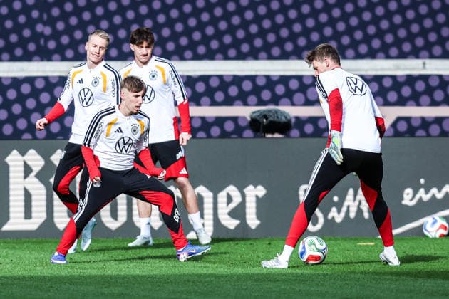 Fussball, UEFA Länderspiel Abschlusstraining Deutschland vor dem Freundschaftsspiel gegen Ghana 29.03.2026, MHP Arena Stuttgart Lennart Karl (Deutschland, 25) Anton Stach (Deutschland, 24) Stuttgart MHP Arena Baden-Württemberg Deutschland
